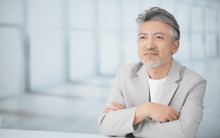 03 白髪で薄く見える頭皮に